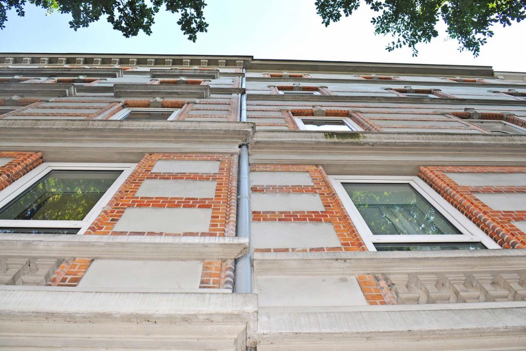 Mehrfamilienwohnhaus in Hamburg-Altona mit typischer Backsteinfassade