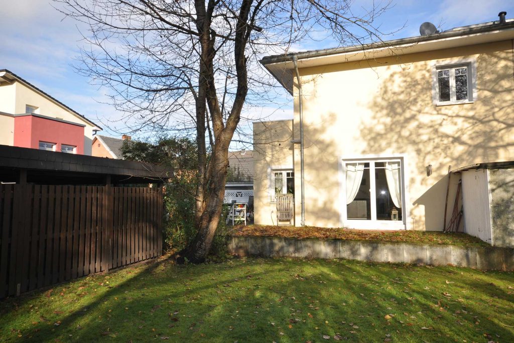Doppelhaushälfte in Halstenbek mit Garten