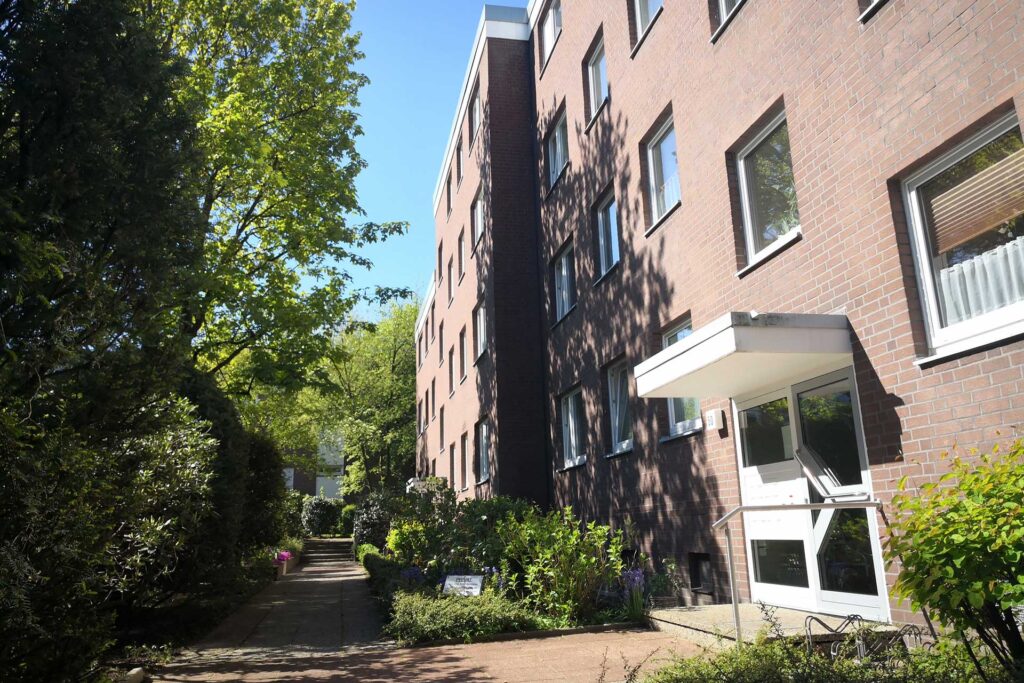 Außenansicht eines Mehrfamilienhauses in Großhansdorf