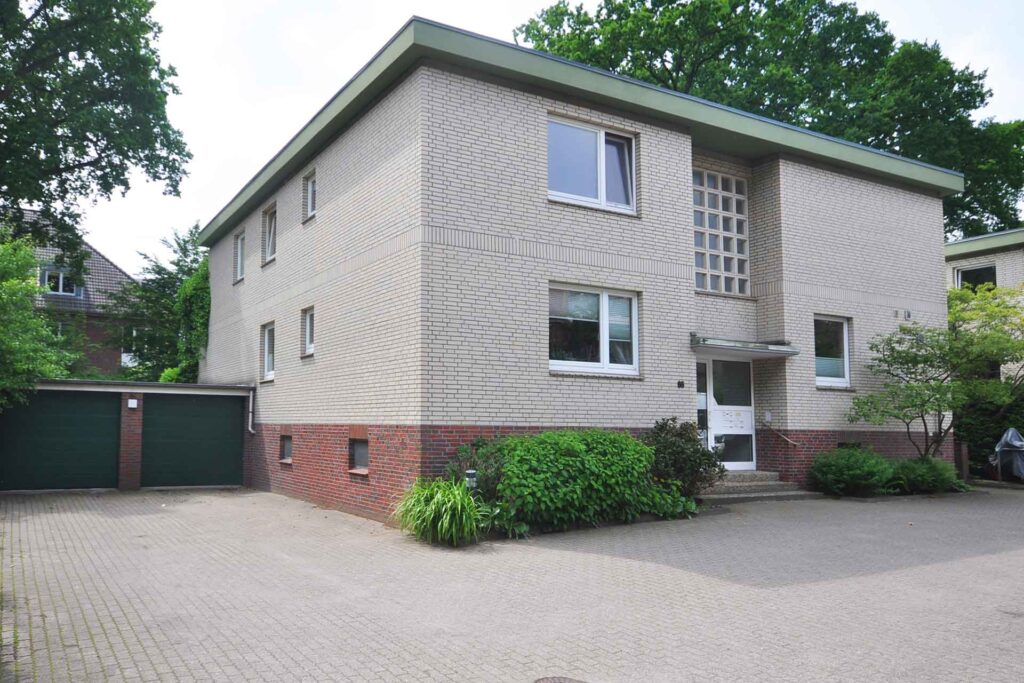 Außenansicht eines Mehrfamilienhauses in Ahrensburg