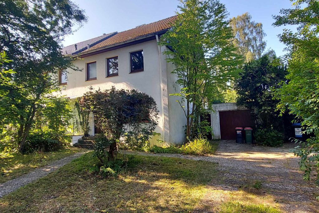Familienfreundliche Doppelhaushälfte mit Garten in Hamburg-Duvenstedt