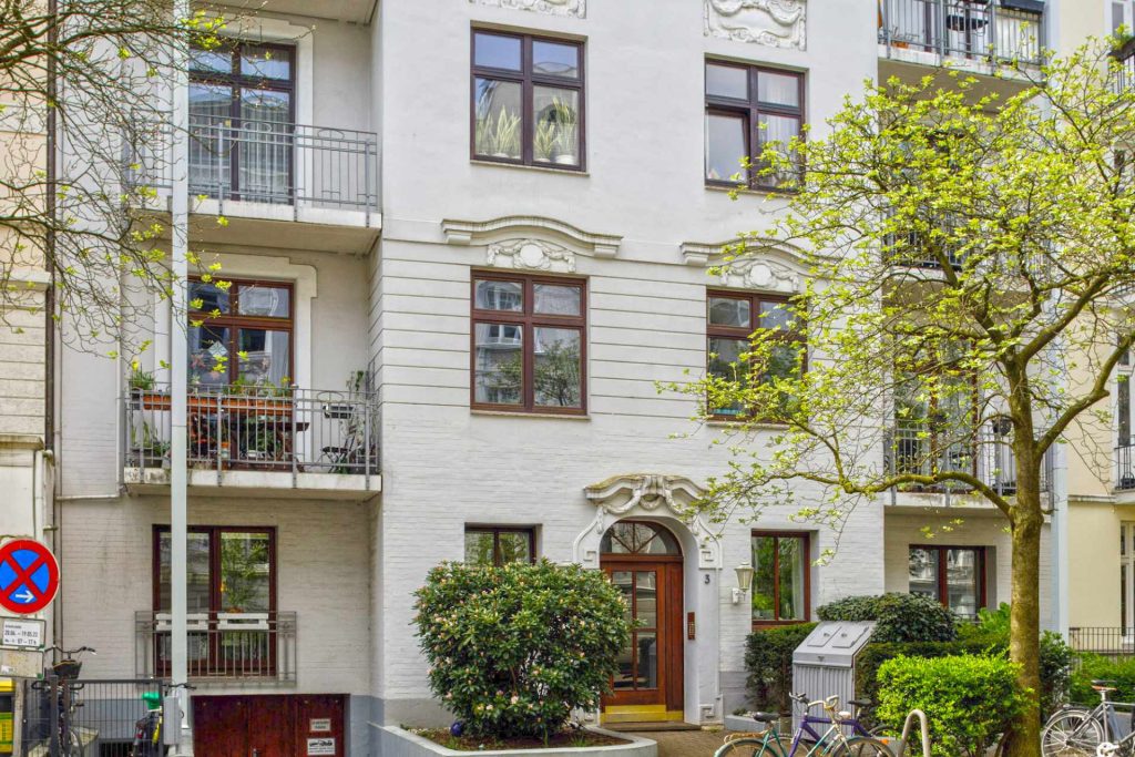 Fassade eines Altbaugebäudes in Hamburg-Hoheluft